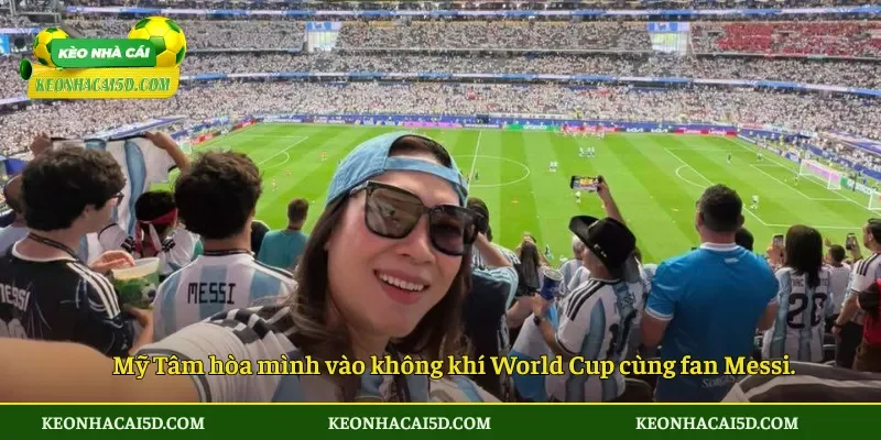 Mỹ Tâm Xem Messi Ghi Bàn Bùng Nổ Cảm Xúc 4 Mỹ Tâm hòa mình vào không khí World Cup cùng fan Messi.